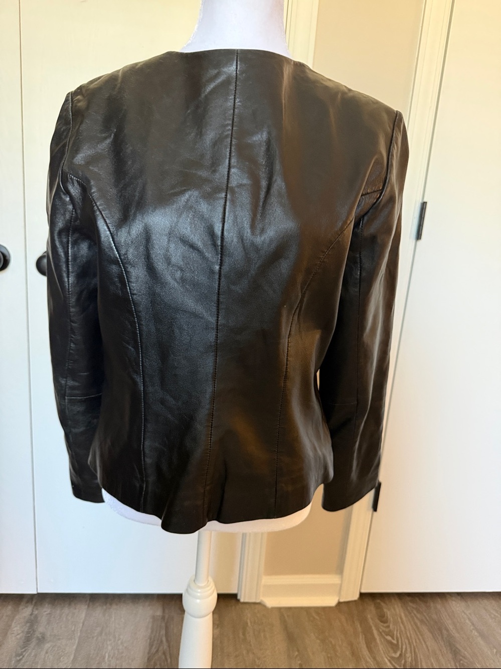 bagatelle SZ M zip front leather jacket. Round neck trim fit. Great condition - Picture 4 of 12